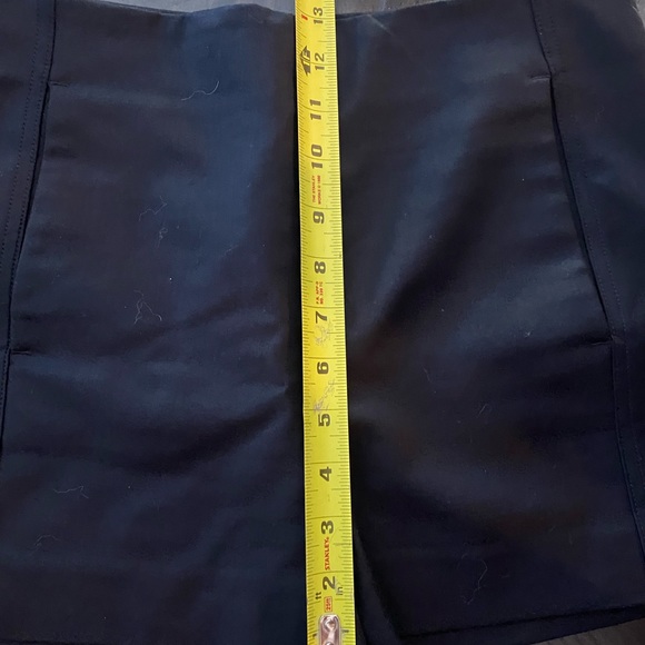 🆕 NWOT Aritzia Babaton High Waisted Shorts - Picture 6 of 8